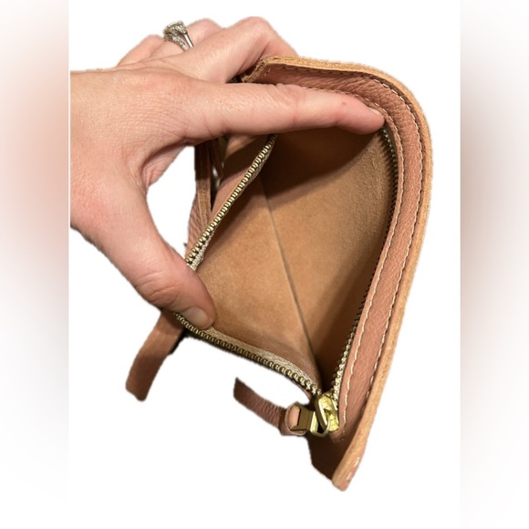 NWOT Portland Leather Adrianna Wristlet. - Picture 5 of 5